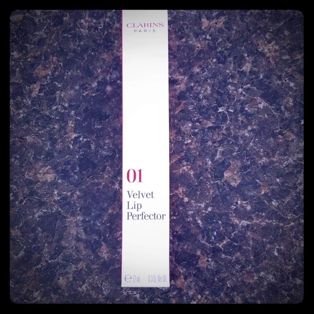 Claims velvet nude. Lip perfector